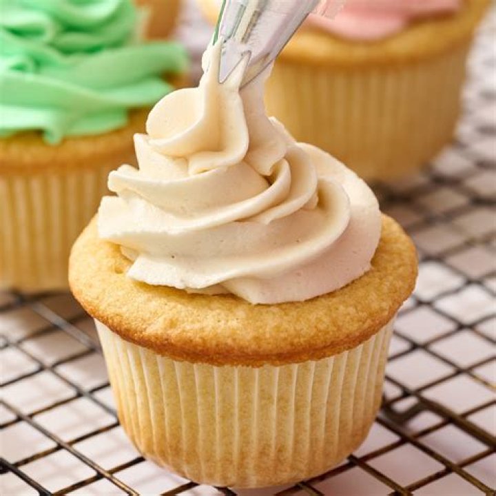 How much sugar is in a buttercream cupcake?