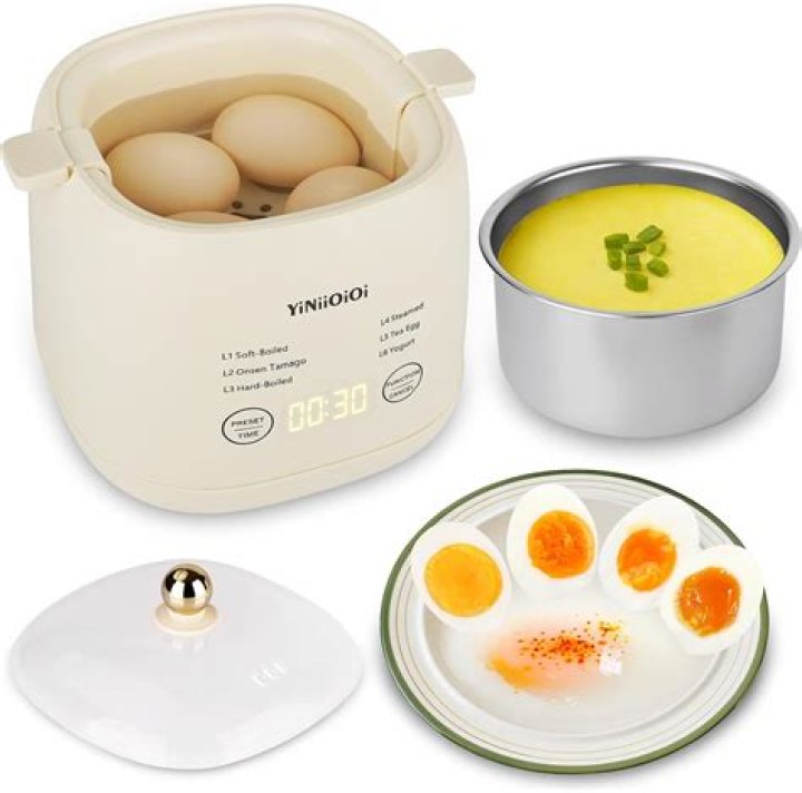 How much water do you put in an egg cooker?