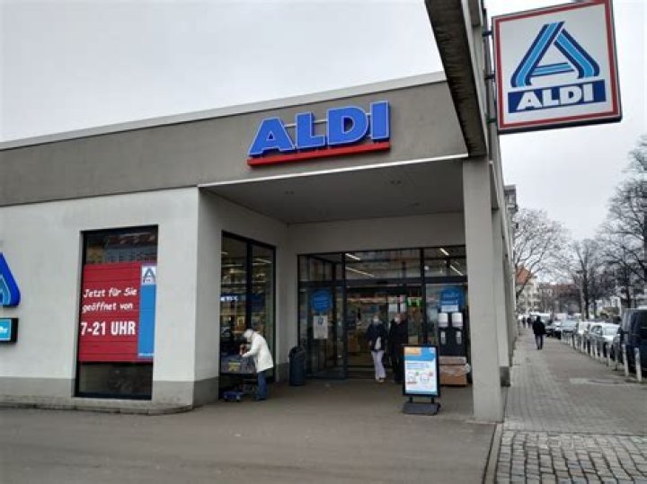 How old do you have to be to work at Aldi’s in NY?