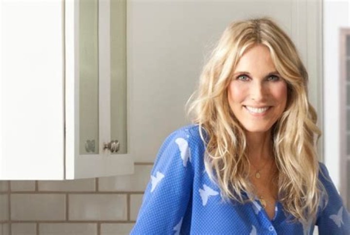 How old is Alana Hamilton?