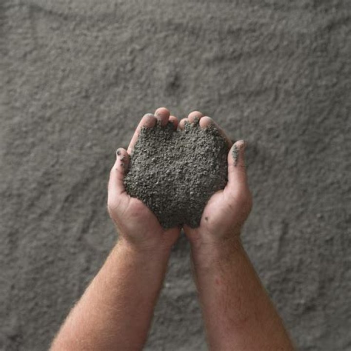 How thick should crusher dust be?