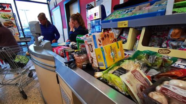 Is being a cashier at Aldi hard?