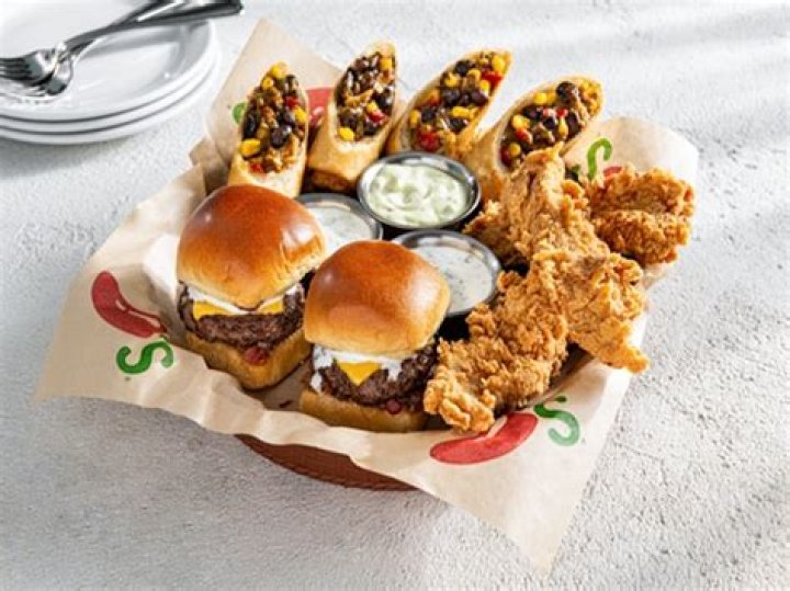 Is Chili’s owned by Applebee’s?