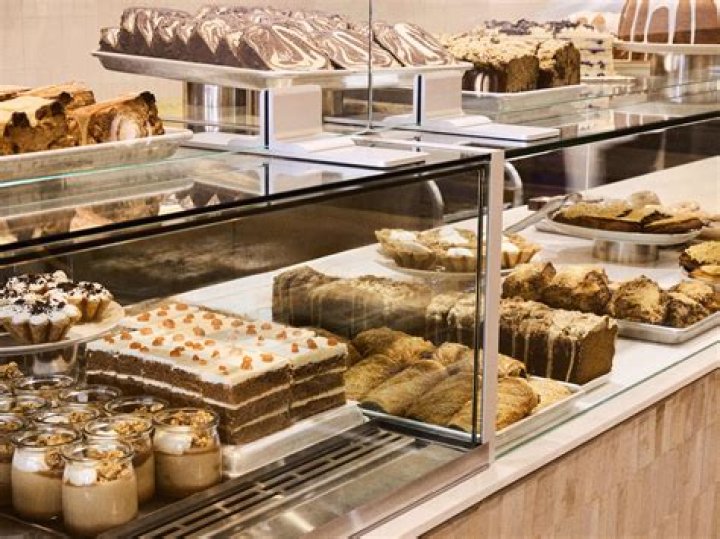 Is Corner Bakery owned by Maggianos?