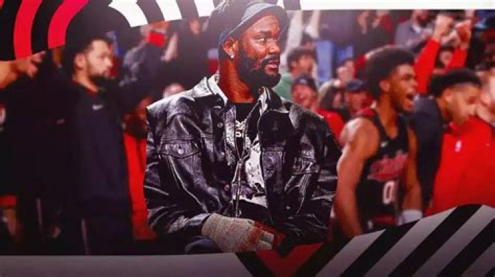 Is Deandre Ayton injured?