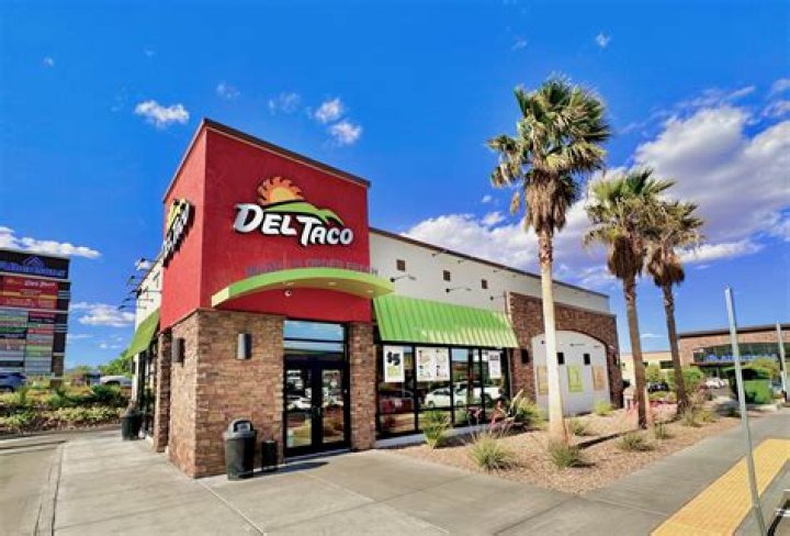 Is Del Taco better than Taco Bell?