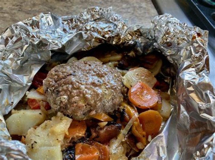 Is it bad to cook on aluminum foil?