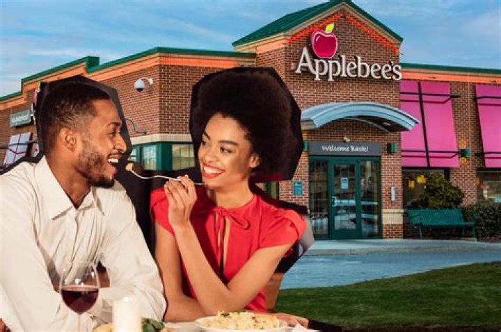 Is it easy to get hired at Applebee’s?