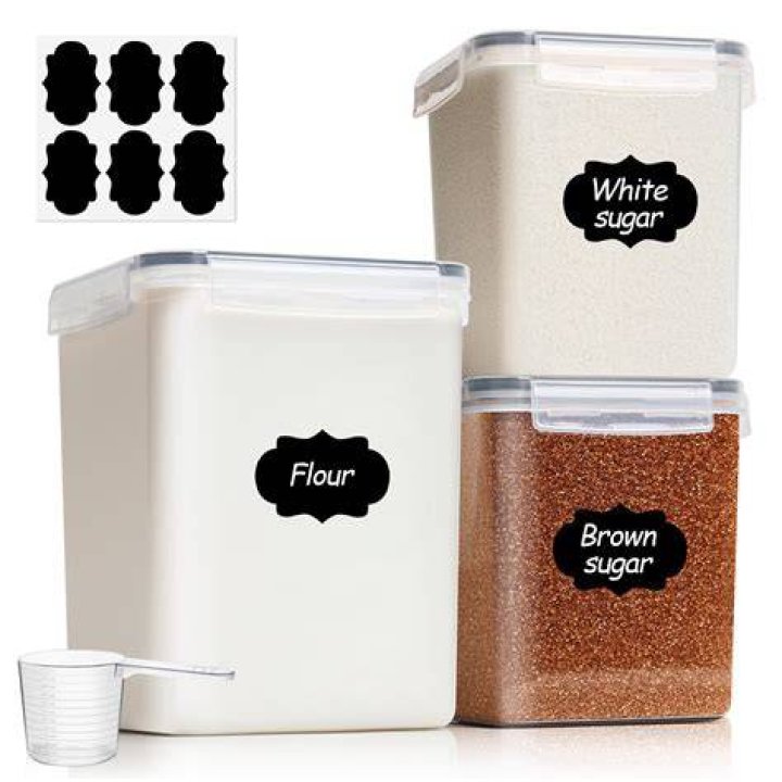 Is it OK to store flour in plastic container?