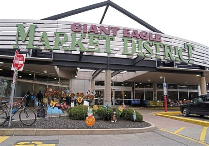 Is Market district owned by Giant Eagle?