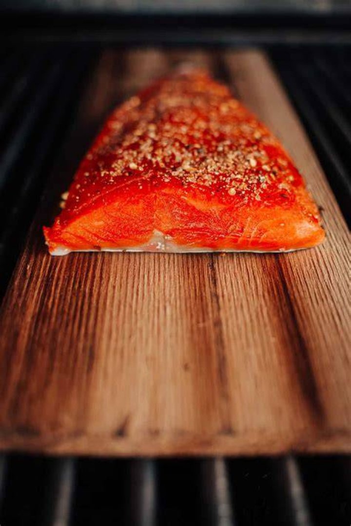 Is Oak good for smoking fish?
