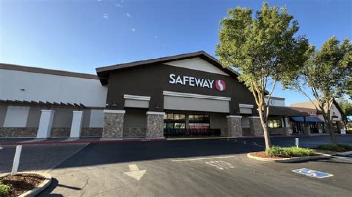 Is Ralphs owned by Safeway?