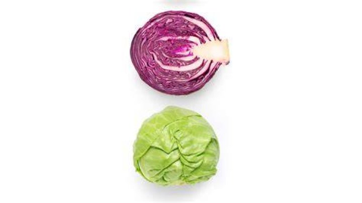 Is red cabbage more nutritious than green cabbage?