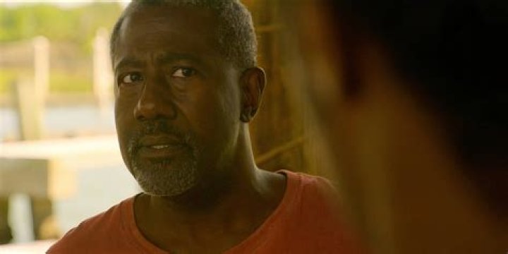 Is Sarah’s dad the killer in Outer Banks?