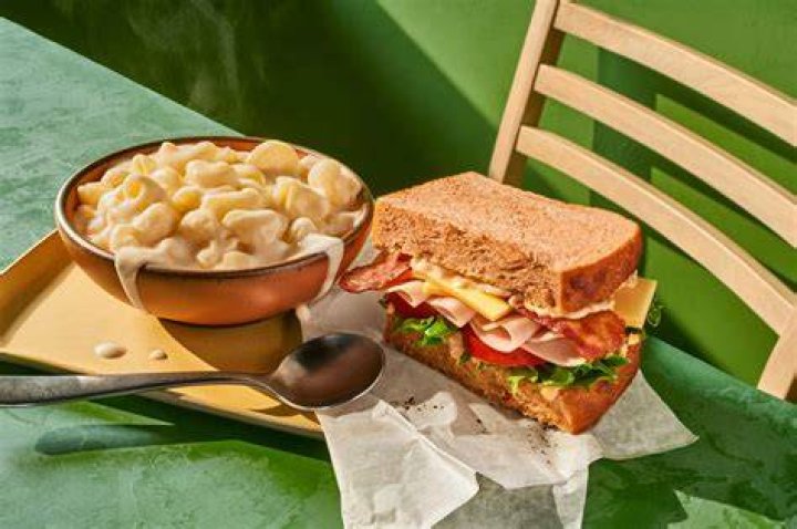 Is there a Panera Bread in Honolulu?