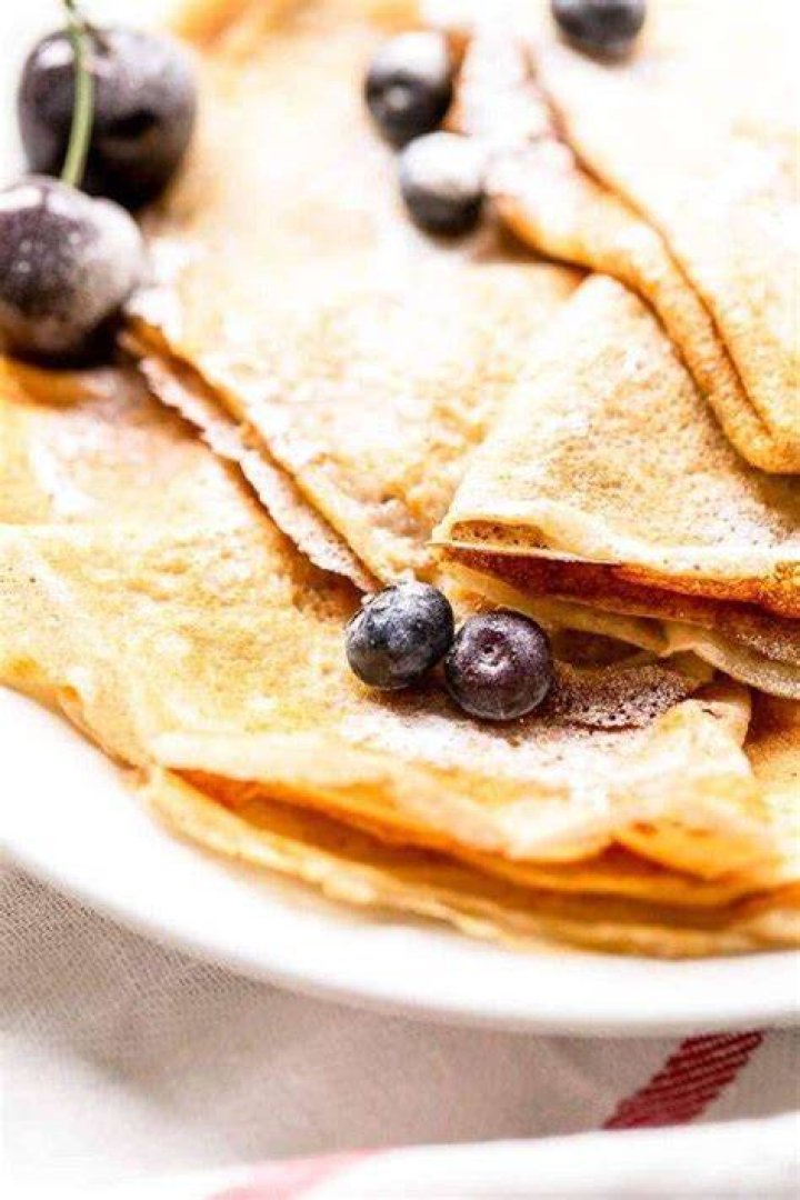 Should Crepes be served warm or cold?