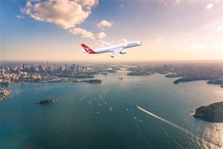 What airlines are flying to Sydney?