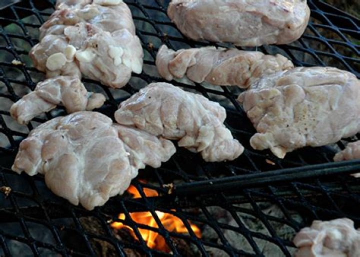What animal does sweetbreads come from?