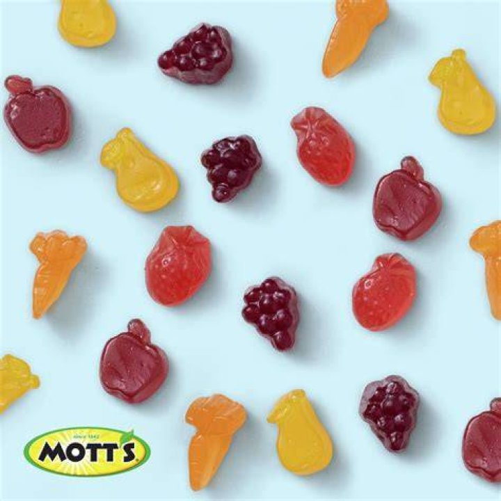 What are Motts gummies made of?