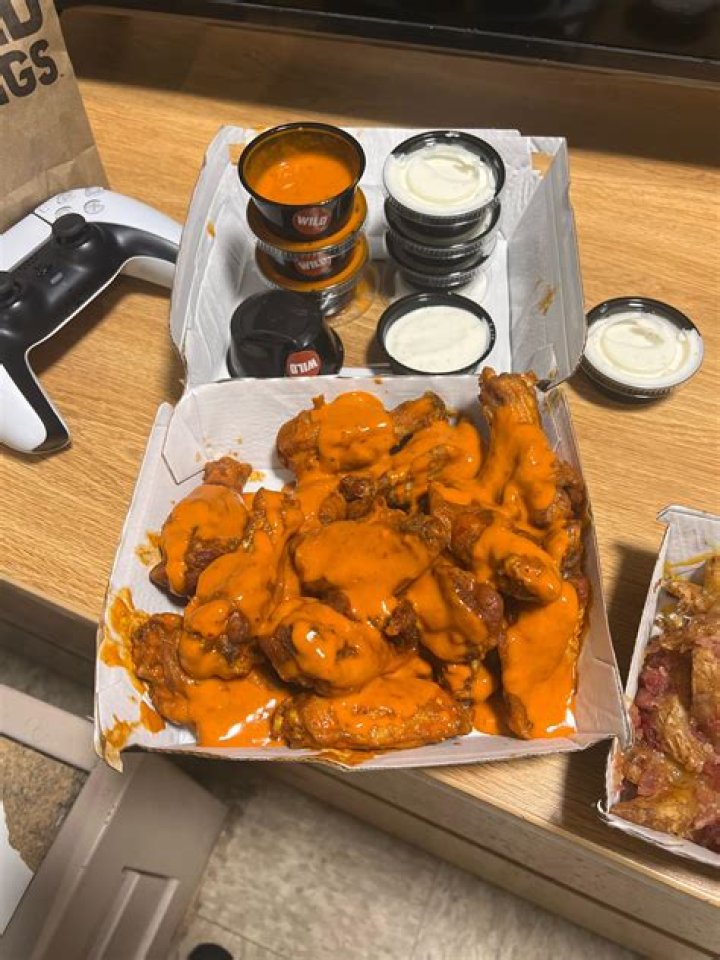 What are naked wings at Bdubs?