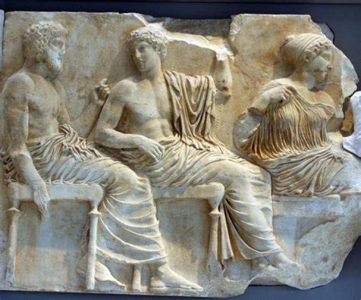 What are the characteristics of classical Greek art?