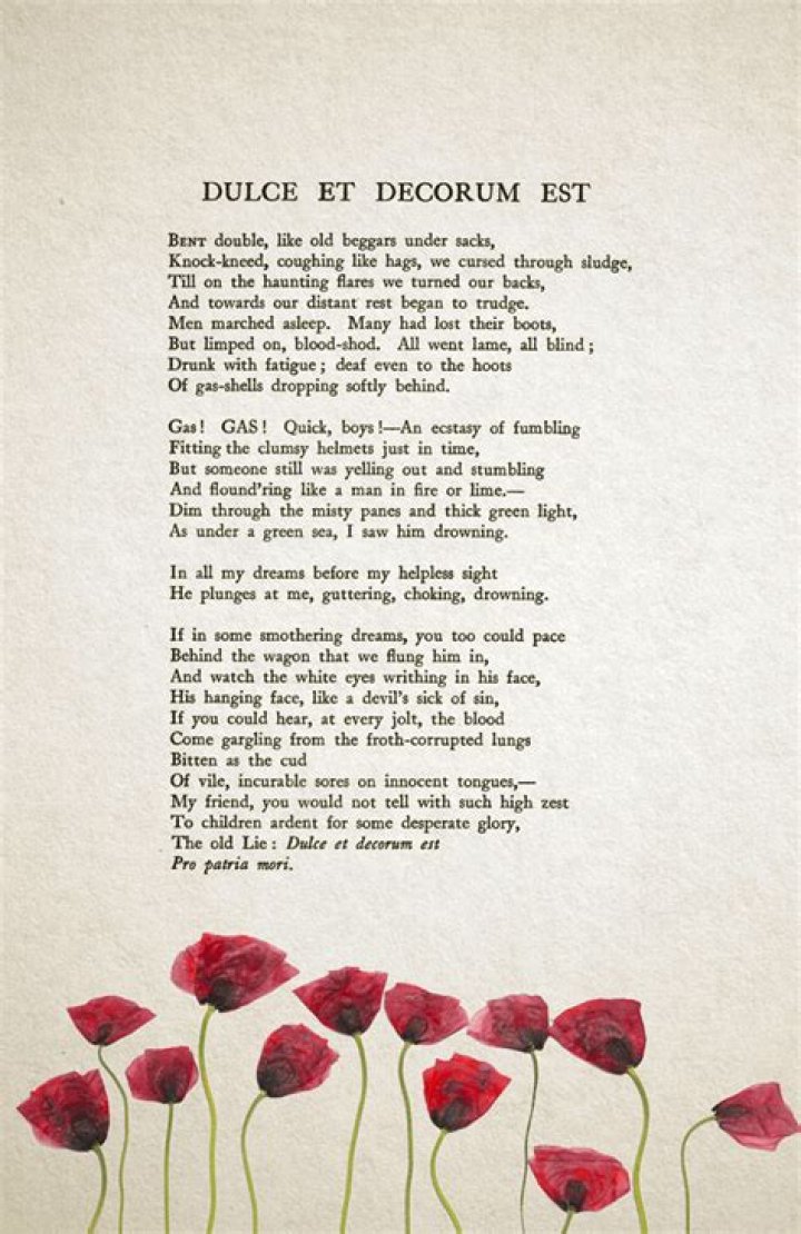 What are the poetic techniques in Dulce et decorum est?