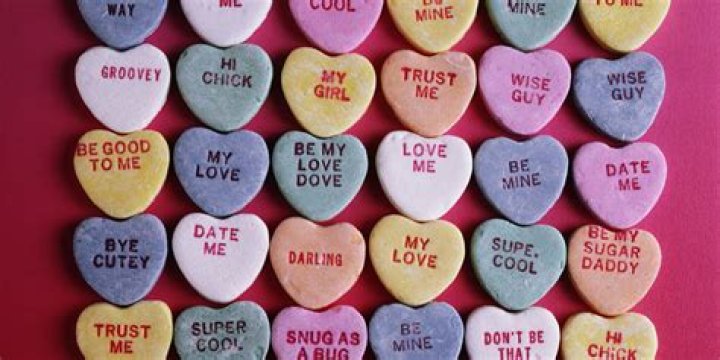 What are the sayings on Valentine candy hearts?