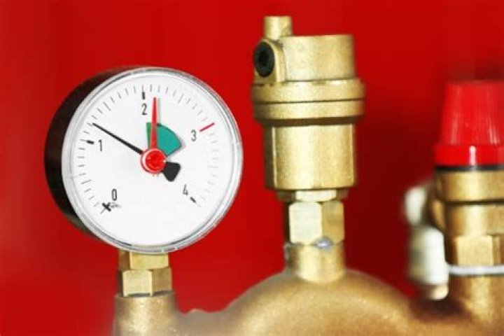 What causes a boiler to lose pressure?