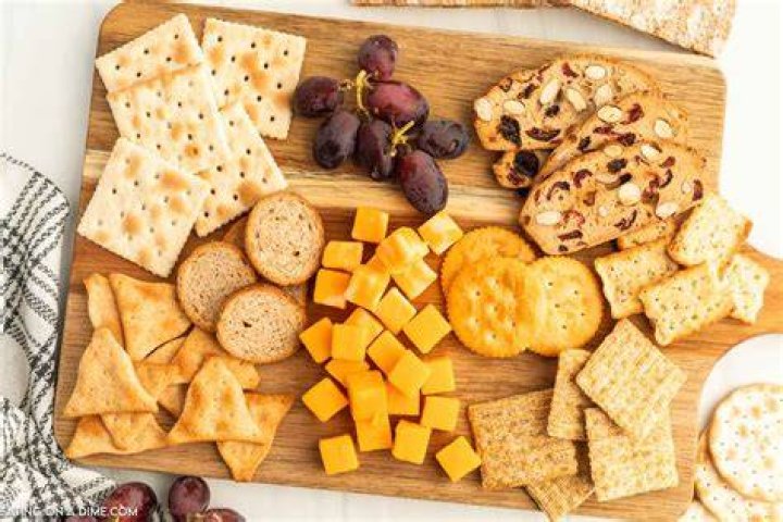 What cheese goes with crackers?