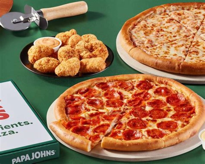What comes on Papa John’s favorite pizza?