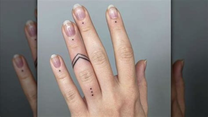 What do dot finger tattoos mean?