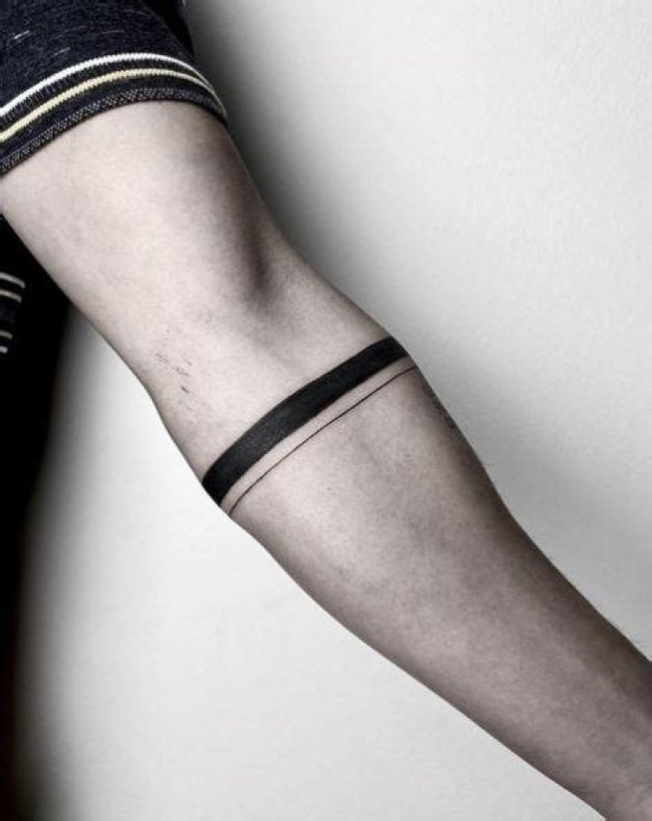 What do line tattoos mean?