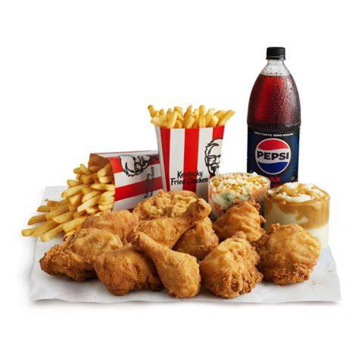 What do you get in a 10 piece family feast?