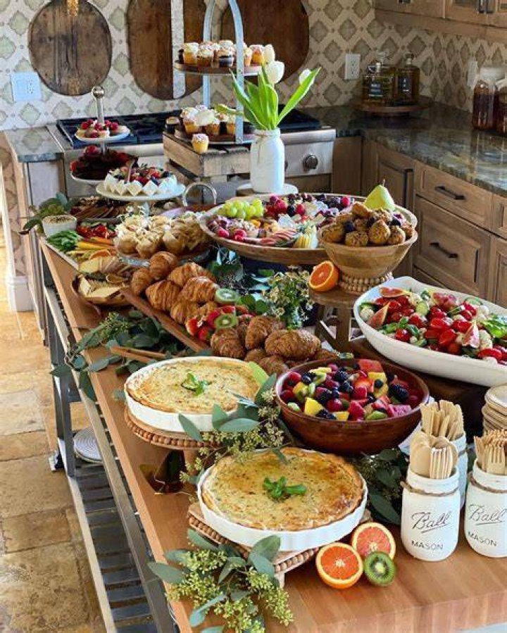 What do you put on brunch buffet?