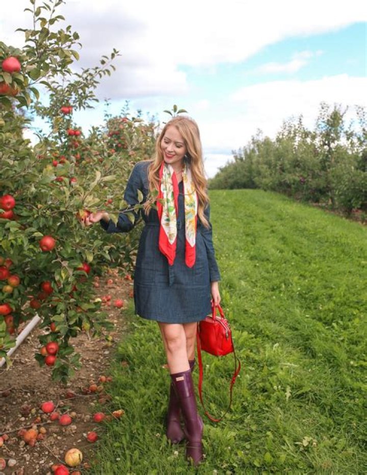 What do you wear to go apple-picking?