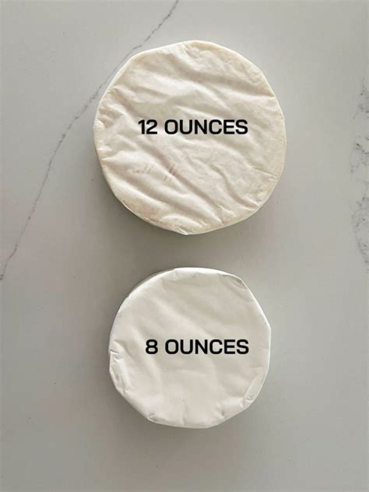 What does 1 oz of brie look like?