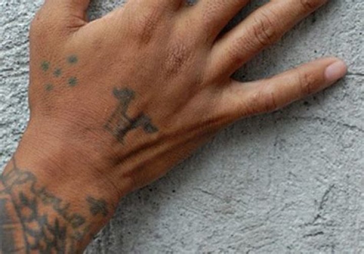 What does 4 dots on your hand mean?