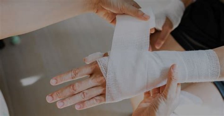 What does a broken scaphoid feel like?
