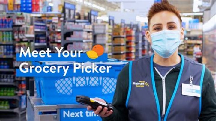 What does a fresh produce associate do at Walmart?