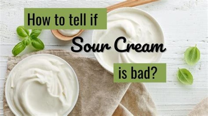 What does bad sour cream smell like?