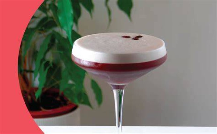 What does creme de cassis taste like?