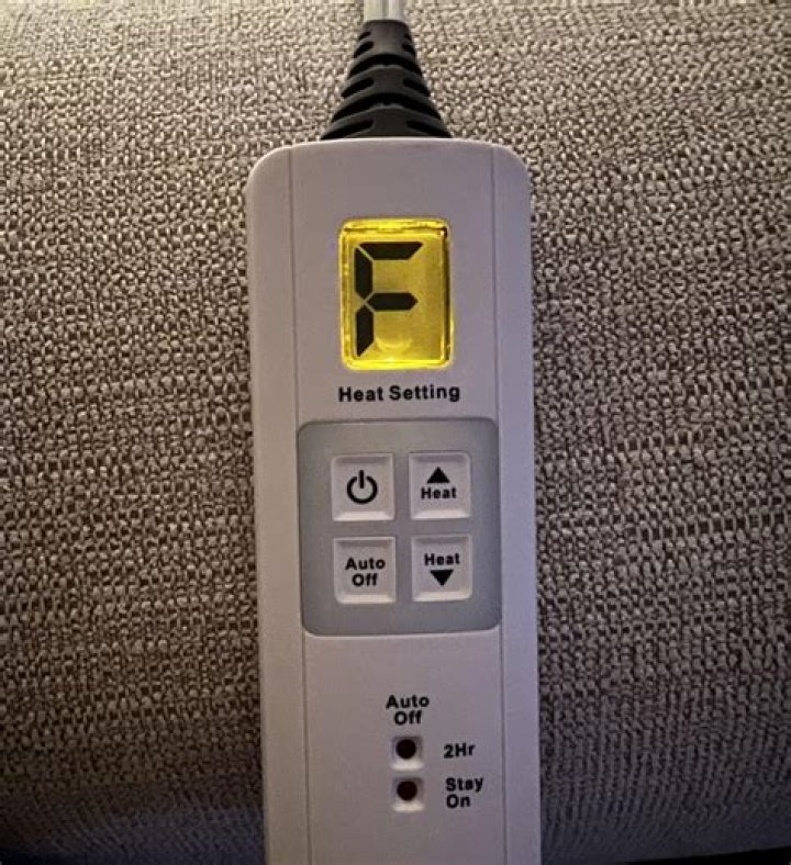 What does it mean when my heating pad light is blinking?