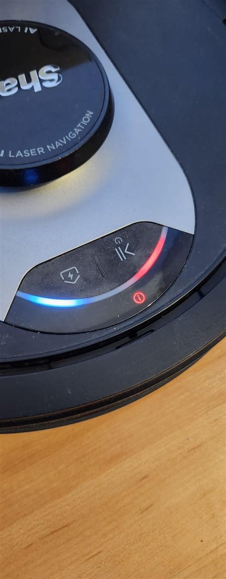 What does it mean when shark vacuum lights blink?