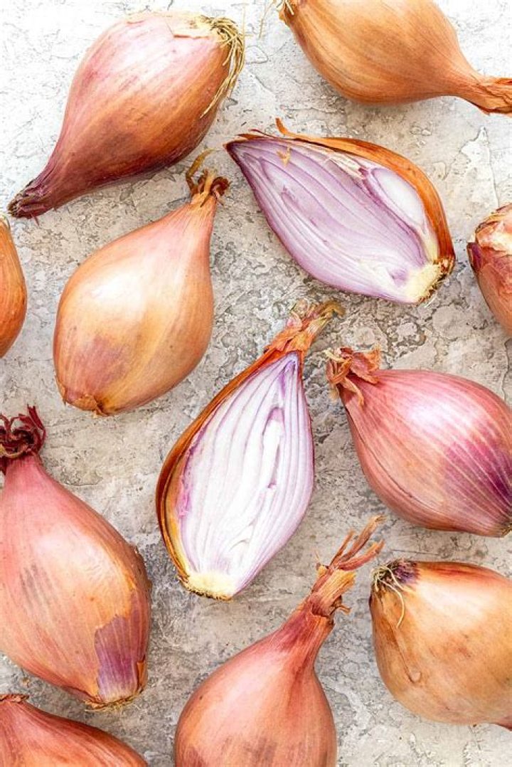 What does one large shallot look like?