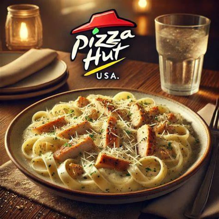 What does Pizza Hut pasta come with?