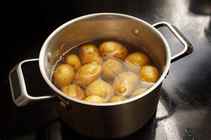 What does putting potatoes on your feet do?