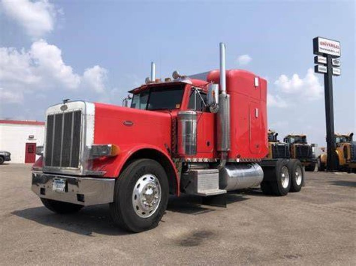 What engine is in a Peterbilt 379?