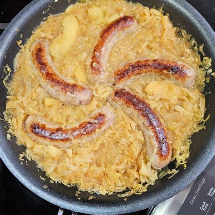 What goes well with bratwurst and sauerkraut?