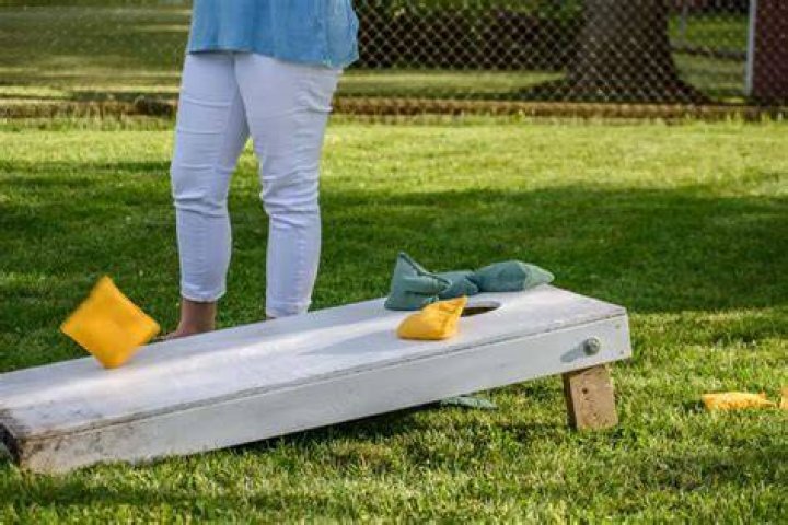 What happens if you go over 21 in cornhole?