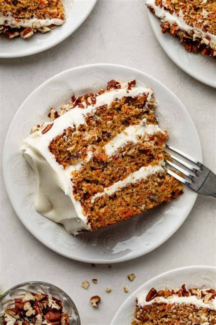 What has more calories Carrot Cake or cheesecake?